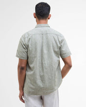 Load image into Gallery viewer, BARBOUR <BR>
Nelson Regular Short-Sleeved Shirt <BR>
Lead colour
