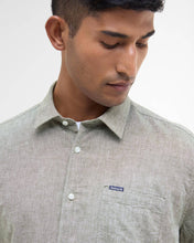 Load image into Gallery viewer, BARBOUR <BR>
Nelson Regular Short-Sleeved Shirt <BR>
Lead colour
