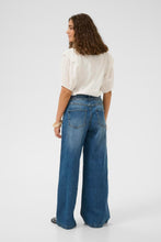 Load image into Gallery viewer, CULTURE <BR>
Panina Tee with Embroidery Anglais Sleeves <BR>
Spring Gardenia <BR>
