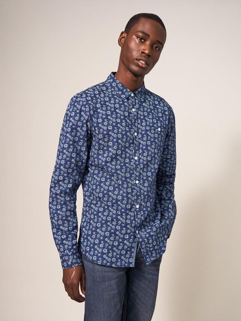 WHITE STUFF <BR>
Mens Longsleeve Scattered Flowers Shirt <BR>
Dark Navy <BR>