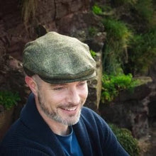 Load image into Gallery viewer, JOHN HANLY &lt;BR&gt;
Irish Tweed Cap &lt;BR&gt;
Loden Rust &lt;BR&gt;
