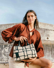 Load image into Gallery viewer, BIBA <BR>
Leather handbag Wann <BR>
Black <BR>
