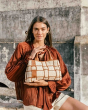 Load image into Gallery viewer, BIBA <BR>
Leather handbag Wann <BR>
Tan <BR
