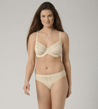 Load image into Gallery viewer, TRIUMPH &lt;BR&gt;
Aura Spotlight Wired Bra &lt;BR&gt;
Ivory &lt;BR&gt;
