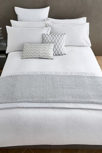 PEACOCK BLUE <BR>
Hotel Collection <BR>
Aura Double Duvet Set <BR>
White <BR>