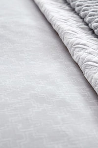 PEACOCK BLUE <BR>
Hotel Collection <BR>
Aura Double Duvet Set <BR>
White <BR>