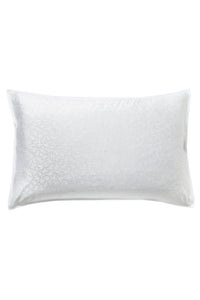 PEACOCK BLUE <BR>
Hotel Collection <BR>
Aura Double Duvet Set <BR>
White <BR>