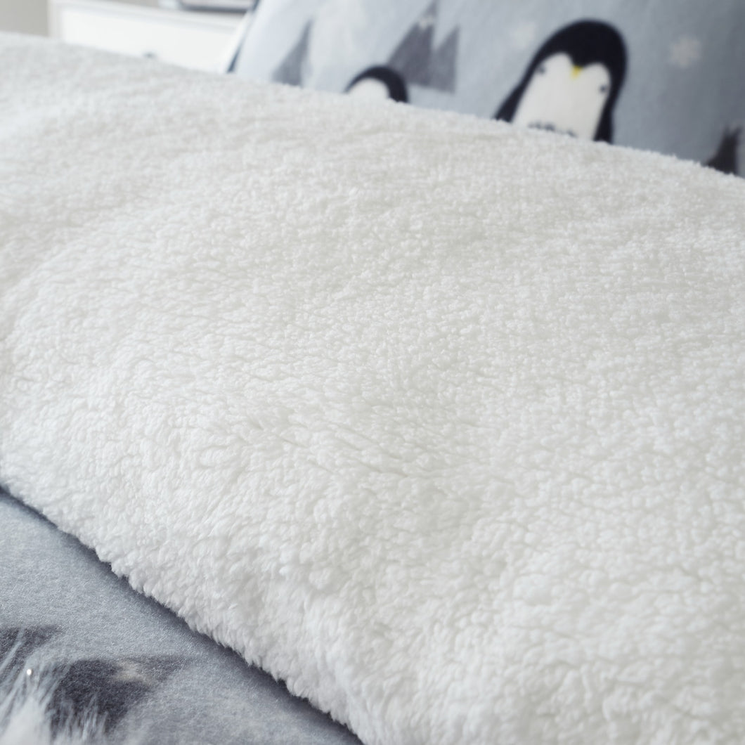 CATHERINE LANSFIELD <BR>
Cosy Penguin Fleece Duvet Cover <BR>
Grey <BR>