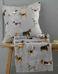 CATHERINE LANSFIELD <BR>
Country Dog Duvet Cover set & Throw<BR>
Beige with Dog print<BR>