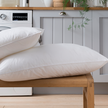 Load image into Gallery viewer, FINE BEDDING COMPANY &lt;BR&gt;
Spundown pillow &lt;BR&gt;
Firm &lt;BR&gt;
