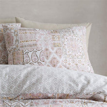 Load image into Gallery viewer, PINEAPPLE &amp; ELEPHANT &lt;BR&gt;
Iniko Bedlinen &lt;BR&gt;
Blush &lt;BR&gt;
