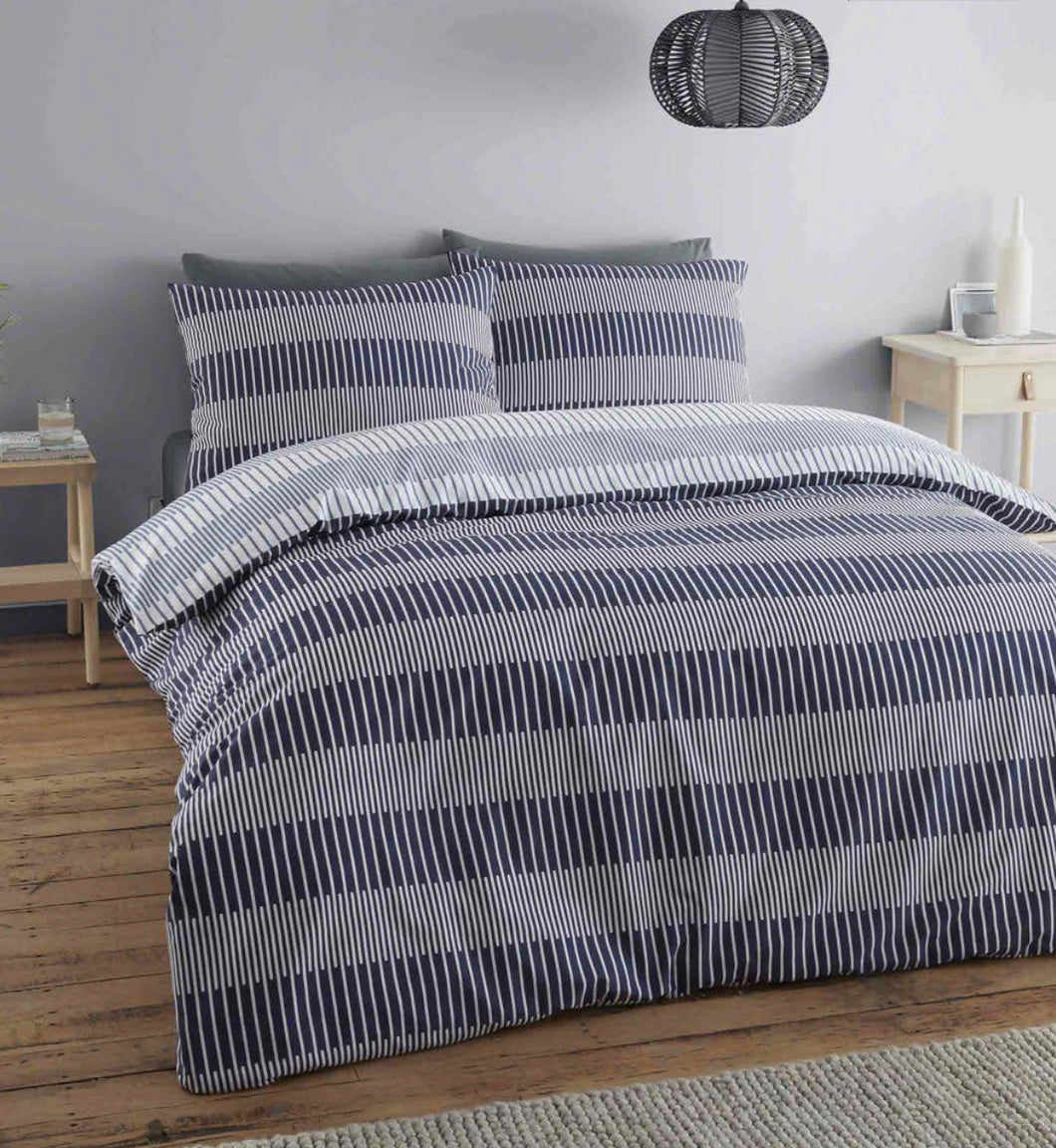 CATHERINE LANSFIELD <BR>
Lines Duvet Cover set<BR>
Navy <BR>
