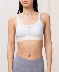 TRIUMPH <BR>
Unpadded Triaction Extreme Lite Sports Bra <BR>
White with peach trim <BR>