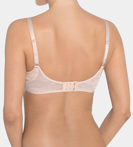 TRIUMPH <BR>
Airy Sensation <BR>